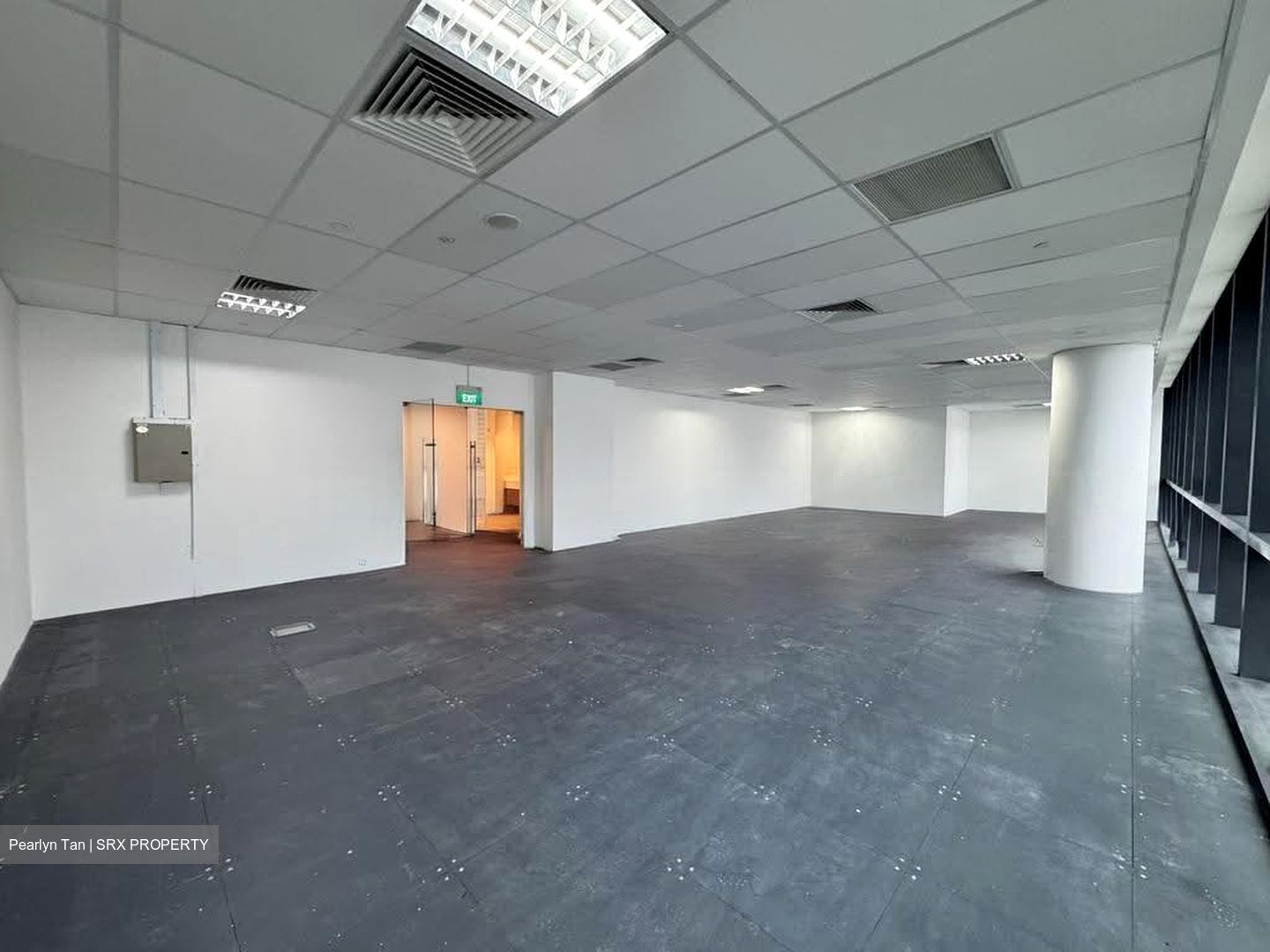Woods Square (D25), Office #624029411